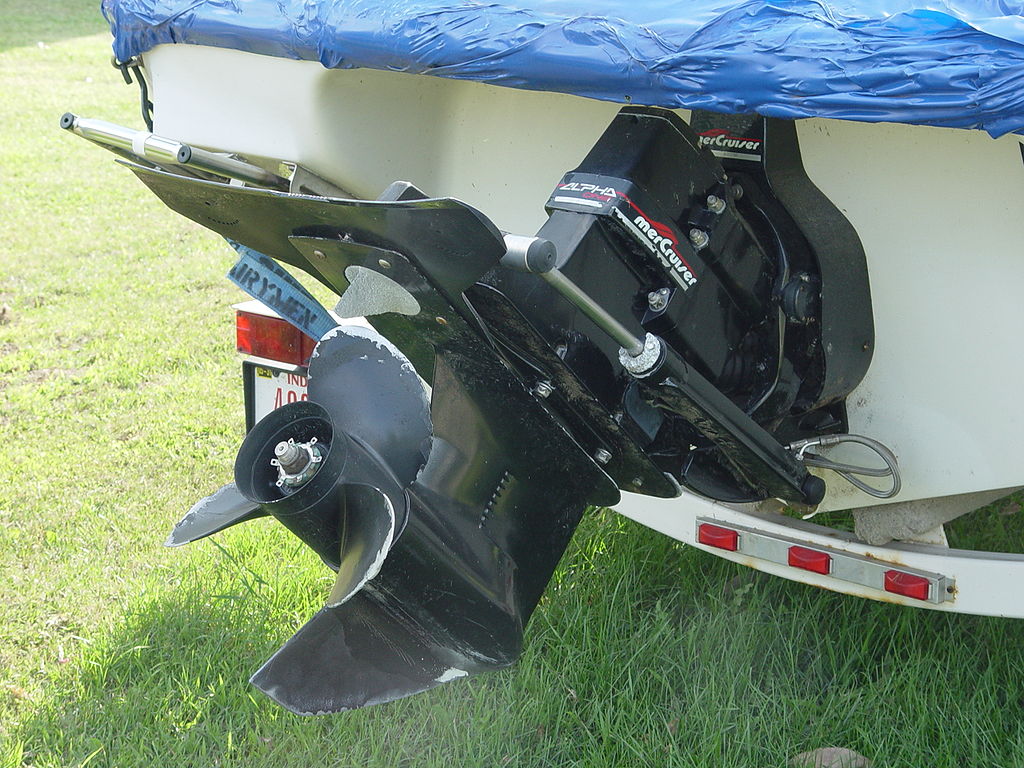 outboard vs inboard boat